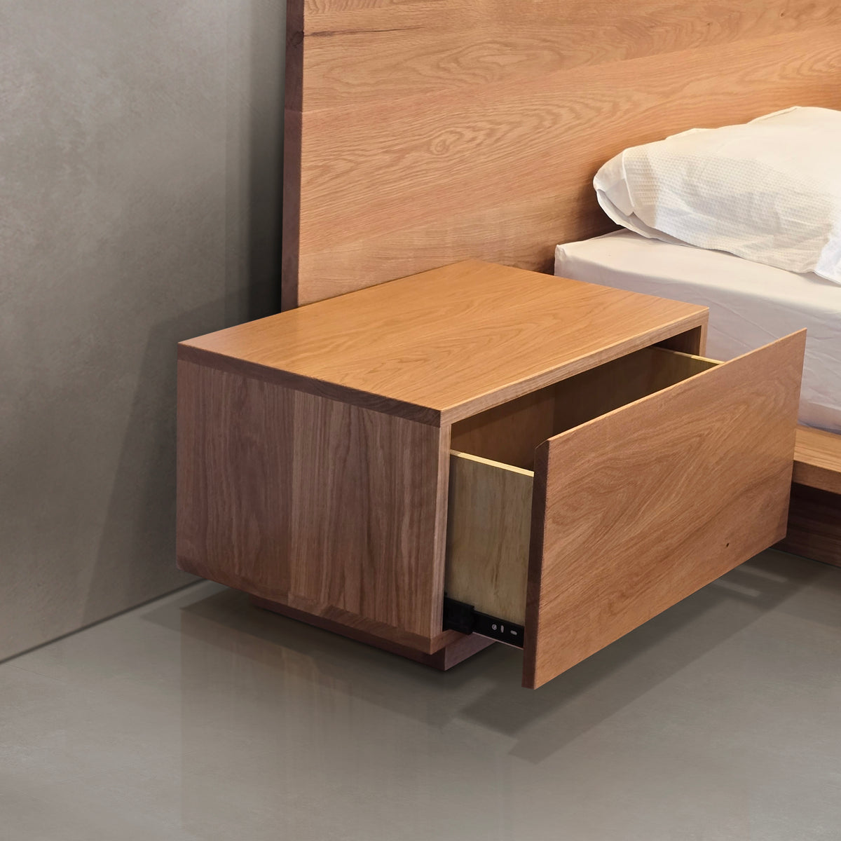 Nara Bedside