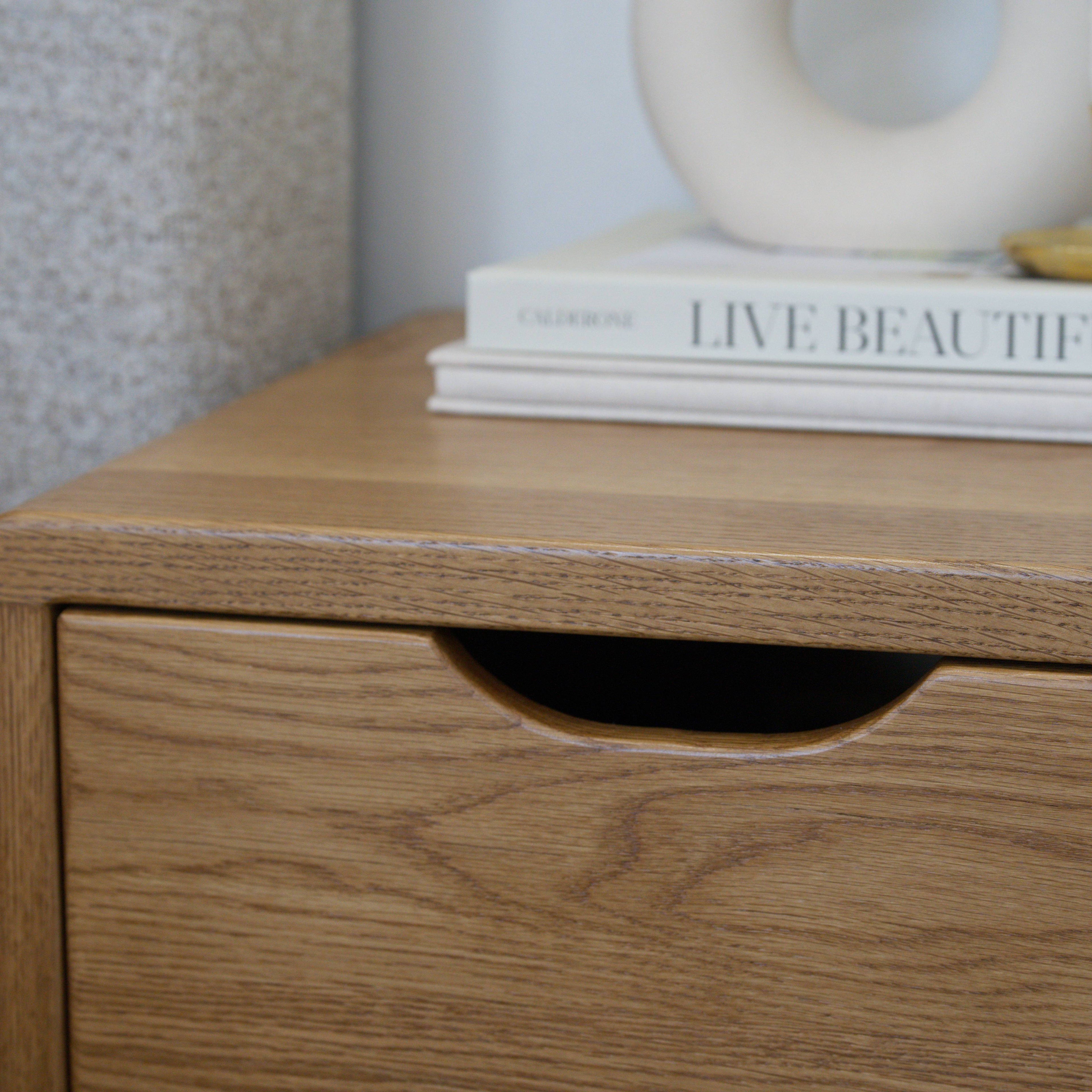Davidson Bedside