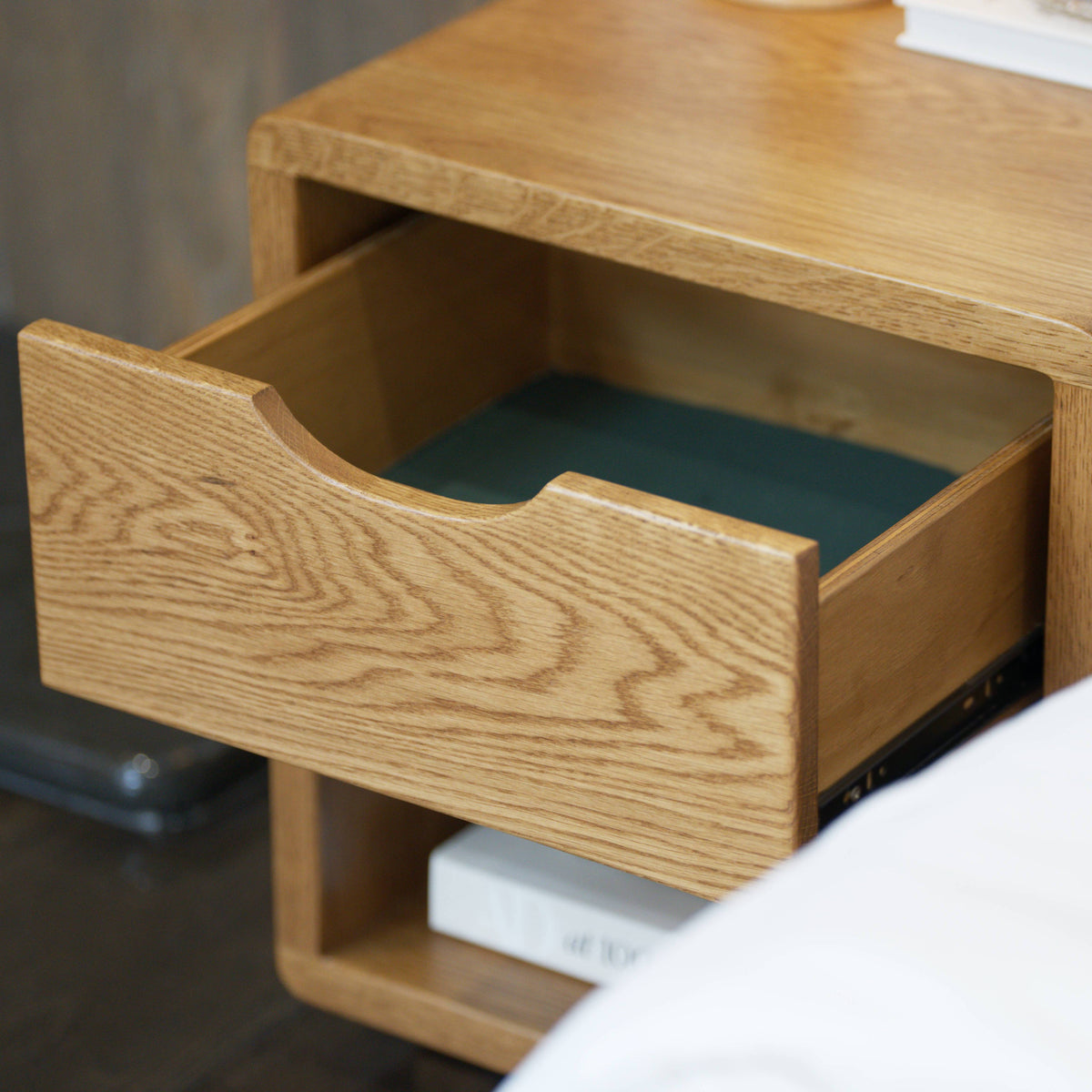 Davidson Bedside